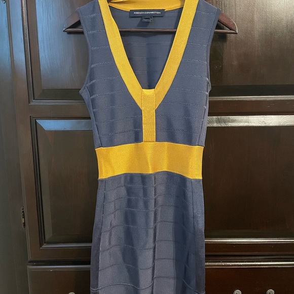 French Connection Mini Bandage Dress Navy Blue Gold Size 2 - Picture 2 of 7